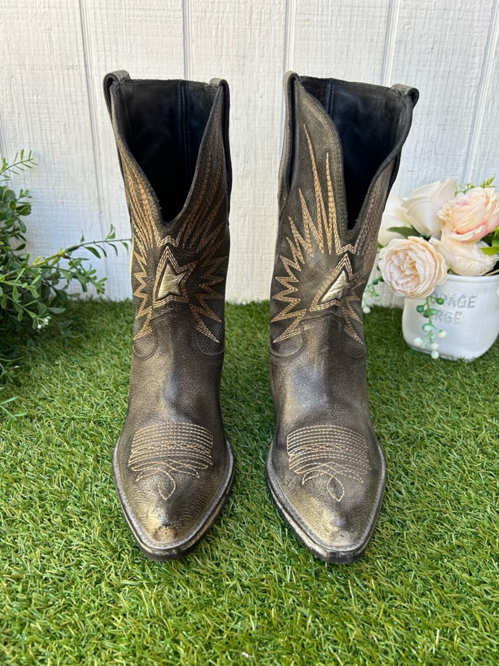 GOLDEN GOOSE
Women low Wish Star boots in black leather with silver star Sz 36 - Picture 11 of 16